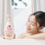 Kemisara Paladesh Instagram - เจอแล้ว! ตัวช่วยเรื่องผิวและความหอม! นี่เลย Ultra Mild กลิ่น First Love หอม อ่อนโยนเหมือนรักแรกเมื่อตอนเด็กๆเลยยย #ครีมอาบน้ำอัลตร้ามายด์ #ตกหลุมรักความหอมยืนหนึ่งความอ่อนโยน #ปรากฏการณ์หอมนุ่มเผยความสดใส #youth #shower #ครีมอาบน้ำ