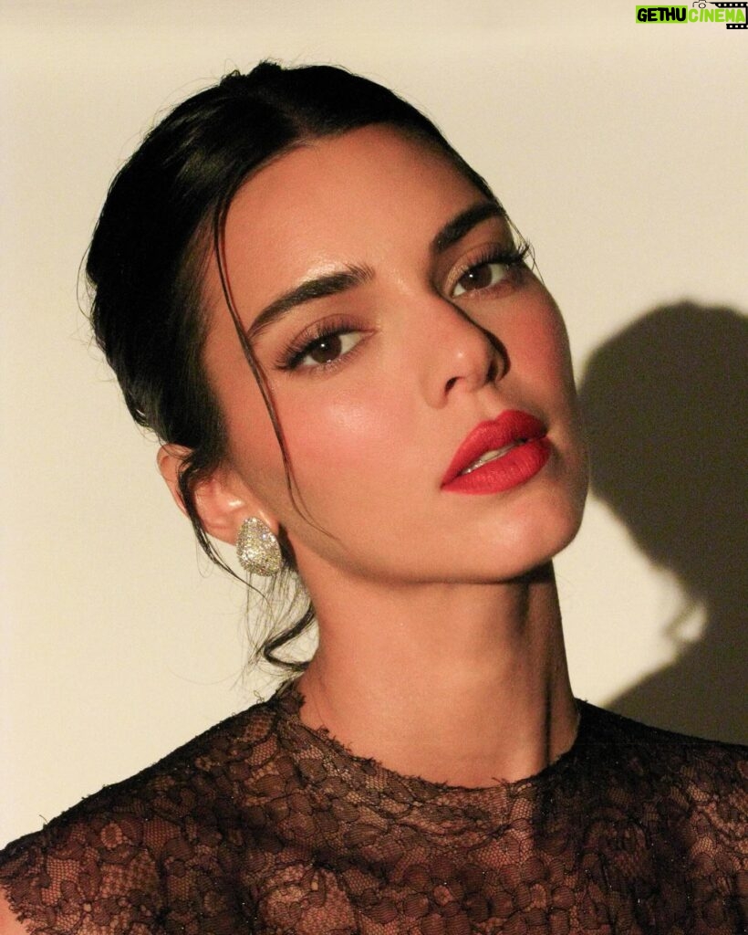 Kendall Jenner Instagram - @maisonmargiela at Vanity Fair last night @lorealparis