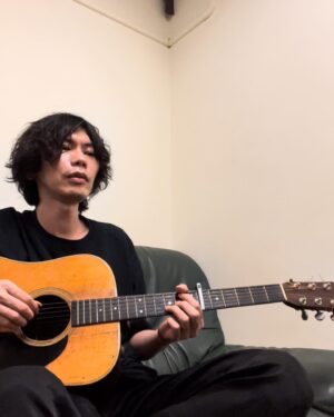 Kenshi Yonezu Instagram - 地球儀の制作中何もかもに諦めて死にかけてた時の写真