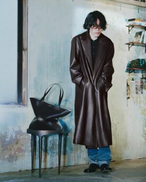 Kenshi Yonezu Instagram - 🙋‍♂️

@loewe