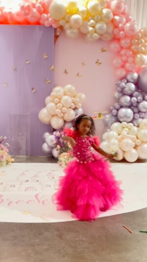 Kenya Moore Instagram - Happy Birthday Princess Brooklyn! It’s just you and me and I love you more than anything in the world! Everything I do is for you. 

Thank you @eventsbymonet for always planning the most amazing parties and @hotlantasigns for all the kindness you show me!

Thank you @ak.gobang for the reel and your friendship and love.  You are the younger sister I always wanted and needed in my life.

Thank you @roishlomo for coming through last minute on the event space it was perfect! 

To all my friends and BK’s friends and our extended family, oh boy a time was had! Brooklyn was so happy! And the gifts and generosity were so thoughtful. 

My baby is 5! Thank you for all who made this special day happen and the beautiful princesses who tended to our guests! They admired you so much please keep shining❤️

Thank you @bornbillionaire for Brooklyn’s custom dress and change 🥰