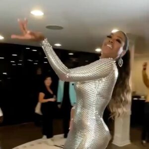 Kenya Moore Instagram - #RHOA season finale tonight in @bravotv 8/7c

Can’t believe hard work pays off! Passion, pride and a legacy for my daughter @thebrooklyndaly. @kenyamoorehair is officially a player now in @cvspharmacy 🙏🏾🙏🏾🙏🏾

Thank you for all the love and please support ❤️