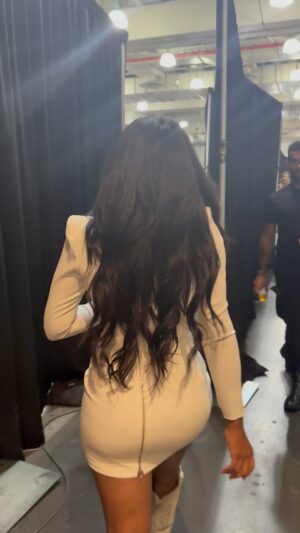 Kenya Moore Instagram - Dear Bravofans…You really make me feel like a rock star ⭐️ ❤️
#bravocon @bravotv 
#kenya #kenyamoore #kenyamoorehaircare #teamtwirl