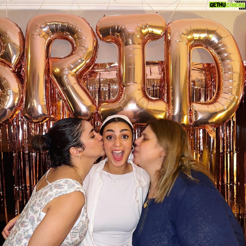 Kenzy Madbouly Instagram - Happy birthday to my sister and family and the cutest, most enthusiastic person i know, I learned many things from you and i am so thankful for that, may you always be the life of the party and the ball of energy we all love😂♥️ and may you always make my brother happy, god bless you guys for me ♥️