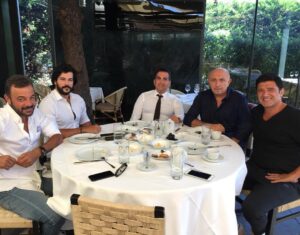 Kerem Alışık Instagram - Eski yeni dostlar buluştuk..
Biraz dünü 
Biraz yarını 
Sonsuza kadar da şimdi yi paylaştık...
Eskimek de güzel eksilmedikce..
Yenilenmek de güzel eskimedikce...