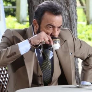 Kerem Alışık Instagram - Kahveyi acı severim... toprağı ıslak..
Şarkıları yanık..şiirleri hoyrat...
Gökyüzünü sessiz, insanı hilesiz...
Bir yalnızlığı olduğu gibi..
Bir yalnızlığı herşeye rağmen..
Bir yalnızlığı hala...
Bi de..bir zamanlar Çukurova yı ...
Akşam buluşmak üzere...