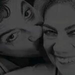 Kerem Alışık Instagram - Bugünden tam 7 yıl önceydi.. Temmuzun kan kırmızı bir karpuz gibi bıçaklandığı geceydi .. Saat çoktan geçmişti gece yarısını… Anne diye bağırdım uykumda.. İki elim iki taş parçası.. Sığamadım dağlara Sığamadım çığlığıma.. Rüyalara kızmayan bir insandım.. Başımı rüyama vura vura parçaladım.. Bugünden tam 7 yıl önceydi.. Temmuz un kan kırmızı bir karpuz gibi bıçaklandığı geceydi.. Bayram arifesi limon renkli bir şafak.. Al Işıklı ak alınlı Çolpan Yıldızı kayboluvermişti .. Arkasında mukaddes ellerinden öpecek bir gök bırakarak.. Mekanı cennet olsun…