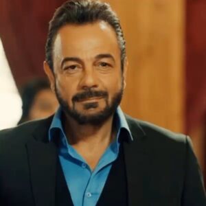 Kerem Alışık Instagram - Fekeli hep kalbimsin dedi ve eliyle kalbini tuttu...
Bir elinizle kalbinizi tuttuğunuz sürece dünyayı fethedebilirsiniz..