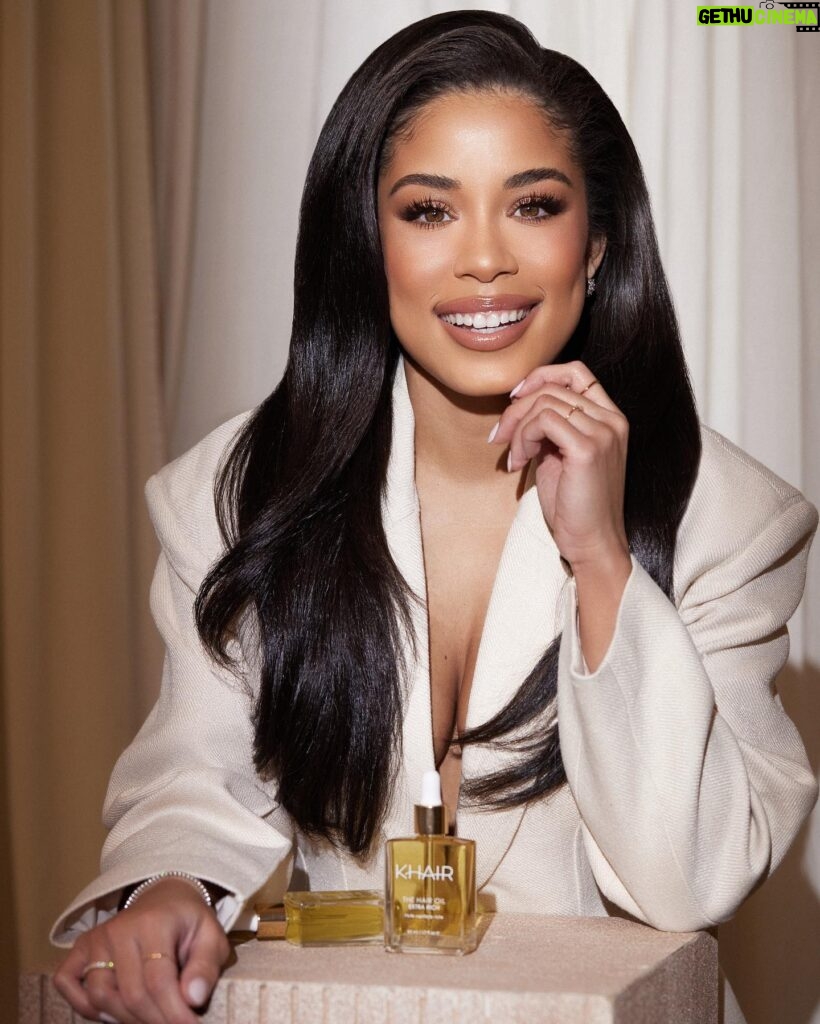 Keshia Chante Instagram - I dedicated the last year to learning formulating & chemistry, & how to elevate my hair recipes even further so that I could share my haircare secrets with you. After thousands of hours perfecting, testing, carefully sourcing and analyzing scientific research— born was a breakthrough. I’ve witnessed some truly incredible results on my hair. THE HAIR OIL is the first of many innovative products that I’m excited to reveal to you. It’s time to breathe fresh air into a new era of hair care for ALL hair types. Straight, wavy, curly, kinky or coily - we ALL deserve luxurious and clean products. Happy Healthy Hair is only a few drops away. No longer just for me, now it’s for you. My belief is simple: Sharing is KHAIRING 💕