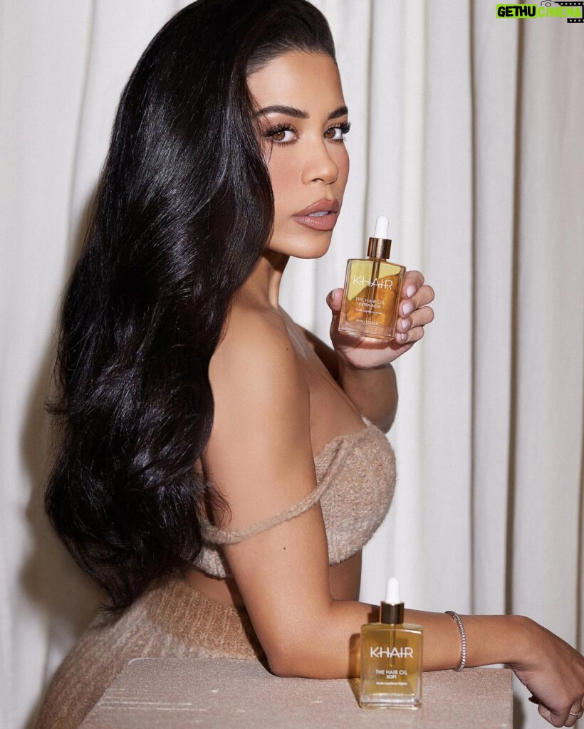 Keshia Chante Instagram - My Secret to these Inches? Nutrients! Happy Healthy Hair starts with your hair care routine & the nutrients you put IN it. I made sure @khairlabs was infused with ALL the ingredients that I swear by to support healthy hair growth & a balanced scalp. So let’s talk some KEY INGREDIENTS that is in THE HAIR OIL: Argan (full of antioxidants, it penetrates hair quickly to restore elasticity & shine) Squalane (highly prized in anti-aging cosmetics because our scalp ages x5 faster than our face!) Jojoba (natural moisturizer) Olives (holy grail for creating our signature shine) Quinoa/Rice (100% gluten free multigrain complex helps with dryness and minimizing water loss) Vegan Keratin (reduces frizziness & increases hair hydration) Ceramides (rebuilds the skins natural lipid barrier & helps build keratin structures to repair damage) Castor (ideal for curly hair types because it is nutrient dense) Coconut (superfood for curly hair, reduces protein loss) Almond (helps restore scalps natural oil balance) Depending on your needs and your hair type, we created 2 Hair Oils “SOFT” and “EXTRA RICH” for you to choose from. Happy choosing 🥰🤍