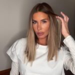 Ketevan Topuriya Instagram - В повседневной жизни я не люблю ярко краситься, однако, когда я выступаю, необходимо подчеркнуть мои черты, например, глаза, чтобы каждый зритель в зале увидел меня. С концертными образами мне всегда готовы помочь мои любимые @pupamilanorussia 👁 Я выбираю палетки теней Makeup Stories Compact, которые представлены в 4 разных вариациях, от дерзких смоки до нежных нюдовых, и содержат в себе 7 оттенков. Они отлично растушёвываются и имеют матовый, сатиновый и металлический финиш, позволяющий создать любой макияж, который вы вообразите! Ресницы - это то, без чего невозможно считать образ законченным. Тушь Vamp! Mascara с эффектом накладных ресничек позволяет мне быть невероятно элегантной благодаря эксклюзивной форме щеточки и особенным компонентам, создающим влагостойкую невесомую пленку и увеличивающим объём вдвое. Продукты бренда Pupa прошли со мной огонь, воду и двухчасовые выступления. Взгляните на себя по-новому и вы! #pupamilanorussia #pupamilanolovers