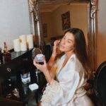 Ketevan Topuriya Instagram - Всем привет! Хочу рассказать вам про продукт, с которым решила познакомиться - TIME-FILLER от лаборатории Filorga. В этой красивой баночке - уход за кожей лица, необходимый в эту предновогоднюю пору, чтобы кожа была упругой и сияющей! Крем обладает освежающей эластичной текстурой, мгновенно впитывается, делая кожу мягкой и бархатистой. Filorga - одна из самых востребованных косметических марок во Франции, которая разрабатывает революционные средства по уходу за кожей. Их средства включают в себя ингредиенты, которые раньше были доступны лишь в инъекциях. Собираюсь еще попробовать крем-бустер для сияния кожи Oxygen Glow, созданный по технологии PhotoPerfector HD со специальным пептидом для улучшения кожи и эксфолиант-мусс Scrub & Detox для интенсивного очищения, сочетающий в себе микросферы вулканического происхождения и папаин, обладающий обновляющими свойствами. А вы пробовали продукцию от Filorga? Расскажите про ваши фавориты😇 @filorga_russia #filorgarussia #филорга
