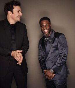 Kevin Hart Instagram - A glimpse at the love and energy from my “Mark Twain” ceremony …. So much love and so many laughs!!!! Make sure y’all tune in May 11th on @netflix ….. let’s gooooooooooooo