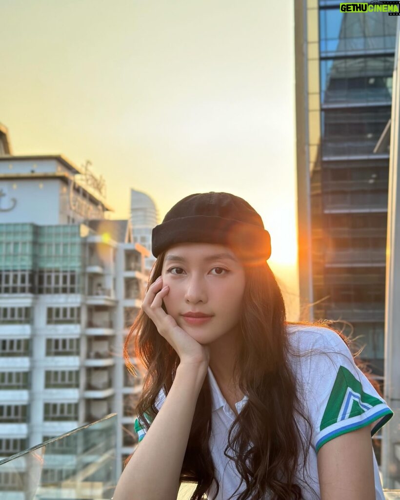 Khả Ngân Instagram - Whenever you want to see me, always look at the sunset; I will be there🌅🌥️ #khangan