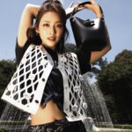 Khả Ngân Instagram - Longchamp đã “cưa” đổ trái tim Ngân với chiếc túi xinh Roseau trong bộ sưu tập mới “Longchamp University” Cảm tưởng như trở thành cô sinh viên mỹ thuật ngày đầu tới giảng đường đầy háo hức và tràn năng lượng nè 📚🎓 Stylist @phambaoluan MUA: @paunguyen.makeup Hair: @phanuyenkhiet Photo: @loanbe08 #Longchamp #LongchampSS24 #LongchampUniversity @tamsonfashion @longchamp