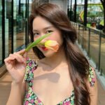 Khả Ngân Instagram - Chúc tất các các chị em phụ nữ trên toàn thế giới này mãi xinh đẹp, hạnh phúc và an yên🥰💚😚 #khangan