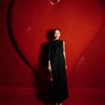 Khả Ngân Instagram - Hôm qua Ngân được ngắm nhìn bộ sưu tập giới hạn của nhà @yslbeauty - Love Loud Collectors với chất liệu latex vô cùng độc đáo nhân dịp mừng ngày 8/3 sắp đến nè❤️❤️ #yslbeautyvn #loveloud #khangan MUA: @joeynguyencutie Foto: @loanbe08 Stylits: @daonhuquynh
