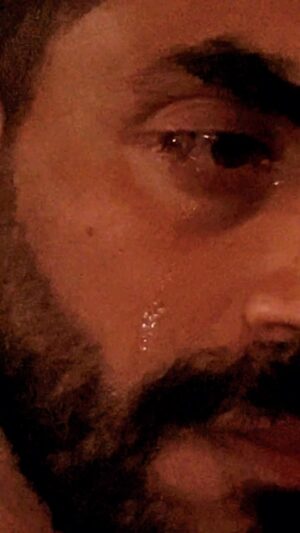 Khaled Selim Instagram - أنا سكت كتير اوي .. بس مش قادر .. كل يوم بتدمر اكتر من اللي قبله .. و مش عارف اعمل ايه !!؟؟ ولا عارف نعمل ايه ؟؟ غير اننا ندعي ربنا يوقف المجزرة الإنسانية دي .. والله حرام .. مش مصدق اللي بيحصل لأطفالنا و المدنيين من نساء و شيوخ و شباب .. 
معقول الخونة يستهدفوا مدارس و مستشفيات و بنايات سكنية !!!!
و معقولة القانون الدولي و العرب و الدنيا كلها ولا تاخد موقف ؟؟؟؟ هوا في ايه ؟؟؟؟

و كنائس ؟؟ و مساجد ؟؟ 
هو في ايه ؟؟

ربنا ينتقم من الجبابرة  اللي ما عندهمش قلب ولا رحمة ولا نخوة.. يااااا رب ارحم شهداءنا في فلسطين و صبر قلوبنا .. و ابعد عنهم كل شر