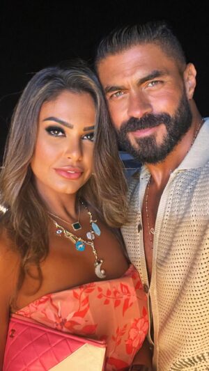 Khaled Selim Instagram - كل سنة و احنا دايماً مع بعض .. و بينا حب و مودة و احترام .. و عشرة و ايام كتير فيها سعادة و صحة و ستر .. يا حبيبة قلبي يا #coco يا حبيبتي و صاحبتي الجدعة اوي .. و يا ام احلى بنات في الدنيا .. ربنا يديمك عليا يا قلبي و يبعد عننا الشر و الحسد و عيون الناس .. اللهم آمين
