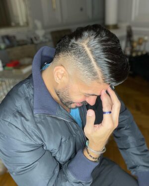 Khaled Selim Instagram - اضحك .. الصورة تطلع حلوة اوي بقا .. 😂😂😂😇😇😇
#singer #actor #smile #fashion #nofilter #happiness #family #dolcegabbana #rolex