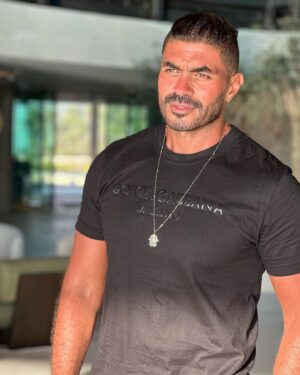 Khaled Selim Instagram - The best thing ever .. is to be with people who don’t want anything from you .. but your company and to be with them .. 

أحلى حاجة في الدنيا إنك تكون مع ناس مش عاوزين منك أي حاجة .. إلا صُحبتك و وجودك معاهم ..