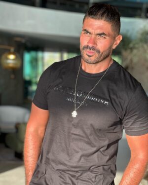 Khaled Selim Instagram - The best thing ever .. is to be with people who don’t want anything from you .. but your company and to be with them .. 

أحلى حاجة في الدنيا إنك تكون مع ناس مش عاوزين منك أي حاجة .. إلا صُحبتك و وجودك معاهم ..