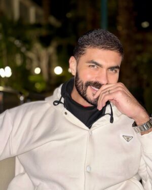 Khaled Selim Instagram - الحمدلله و الشكر على نعمته .. و على فضله علينا .. ربنا يخليلي أسرتي و عائلتي و كل حبايبي المحترمين .. إللي طلعت بيهم من الدنيا .. عاوز أقولكم .. شكراً على وجودكم معايا .. شكراً على حبكم و اهتمامكم .. شكراً إنكوا في حياتي 🫶🏻🥰😍
#family #friends #lifetime #loyal #thankful #satisfied #mothersday #singer #actor #love