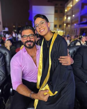 Khaled Selim Instagram - النهاردة .. كان يوم مميز جدا ليا .. إختلطت مشاعري بشكل غريب .. بشكل عمره ما حصلي في حياتي كلها .. رغم إني ممكن في ألبوم واحد أغني أكتر من حالة و مشاعري تكون مختلفة مع كل لحن .. أو إني أدخل في فيلم أو مسلسل و الشخصية يكون فيها إختلاف في المشاعر في كل مرحلة .. بس الحقيقة النهاردة أنا عيشت ٤ ساعات مليانين سعادة و خوف و فخر و دموع و محبة و شجن .. حفلة تخرج بنتي الكبيرة نور .. كنت سعيد إنها وصلت للمرحلة دي بكل نجاح.. و كنت خايف عليها طول ما أنا شايفها بتتحرك قدامي .. و فخور بيها و بمحبة الكل ليها و شخصيتها الحلوة .. و دموعي و المحبة و الشجن كانوا بسبب الحالة اللي كل الطلبة و المدرسين و العاملين في المدرسة  كانوا فيها .. إن الدفعة دي  هيمشوا و يسيبوا المدرسة و يبدأوا مرحلة جديدة .. 
ألف مبروك يا نور على النجاح و التفوق و التخرج .. و اعرفي اني دايماً فخور بيكي .. يا حب عمري