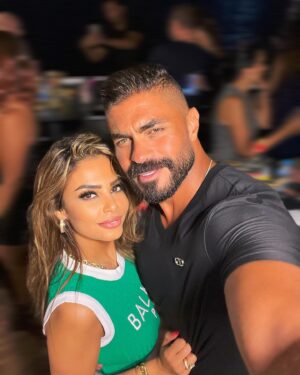 Khaled Selim Instagram - حبيبة قلبي بحبك حب ما يتوصفش.. لأنك جدعة و بنت أصول.. و واخدة بالك مني و من خديجة و كنزي..
و اد ايه انتي جدعة مع الكل .. وصاحبة واجب.. و صاحبة صحابك.. و بارة بأهلك.. و كمان بأهلي .. ربنا يخليكي ليا.. و يتقبل مني كل الدعاء اللي دعيتهولك في الحرم 
بحبك
