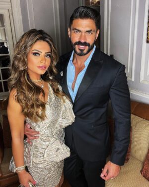 Khaled Selim Instagram - حبيبة قلبي بحبك حب ما يتوصفش.. لأنك جدعة و بنت أصول.. و واخدة بالك مني و من خديجة و كنزي..
و اد ايه انتي جدعة مع الكل .. وصاحبة واجب.. و صاحبة صحابك.. و بارة بأهلك.. و كمان بأهلي .. ربنا يخليكي ليا.. و يتقبل مني كل الدعاء اللي دعيتهولك في الحرم 
بحبك