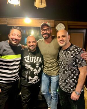 Khaled Selim Instagram - ‎بسم الله .. توكلنا على الله .. #مين_دا 
‎كلمات و الحان #عزيز_الشافعي 

انتاج شركة 
@ah.mediaproduction 
@allaalasheen1 

‎توزيع @toomatooma تسجيل الصوت في ستوديو session
‎م.ماهر صلاح 
‎تسجيل الاغنية في ستوديو إم ساوند M1
‎م .هاني محروس 
@hani.mahrous.77