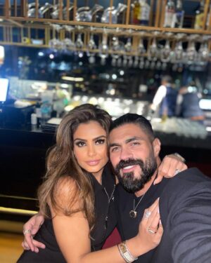 Khaled Selim Instagram - حبيبة قلبي بحبك حب ما يتوصفش.. لأنك جدعة و بنت أصول.. و واخدة بالك مني و من خديجة و كنزي..
و اد ايه انتي جدعة مع الكل .. وصاحبة واجب.. و صاحبة صحابك.. و بارة بأهلك.. و كمان بأهلي .. ربنا يخليكي ليا.. و يتقبل مني كل الدعاء اللي دعيتهولك في الحرم 
بحبك