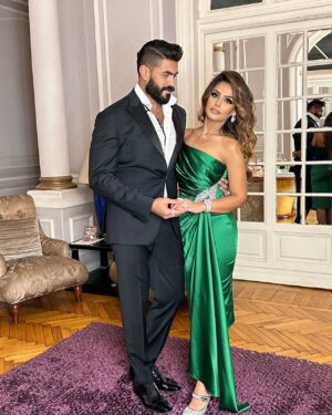 Khaled Selim Instagram - حبيبة قلبي بحبك حب ما يتوصفش.. لأنك جدعة و بنت أصول.. و واخدة بالك مني و من خديجة و كنزي..
و اد ايه انتي جدعة مع الكل .. وصاحبة واجب.. و صاحبة صحابك.. و بارة بأهلك.. و كمان بأهلي .. ربنا يخليكي ليا.. و يتقبل مني كل الدعاء اللي دعيتهولك في الحرم 
بحبك