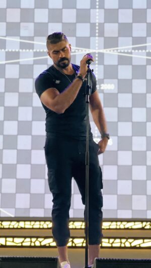Khaled Selim Instagram - بجد من أسعد لحظات حياتي لما أكون وسط جمهور حلو كدة و مثقف و مذاكر و حافظ و متفاعل بالشكل الجميل دا .. كنت أتمنى أقعد معاكوا أكثر من كدة .. بس إن شاءالله الجايات أكثر.. شكر كبير للهيئة العامة للترفيه بالمملكة العربية السعودية .. و أكيد ل #بنش_مارك و #عمو_زكي على الحفلات العظيمة دي .. و الشكر الأكبر لمعالي المستشار #تركي_آل_شيخ على الفرصة الرائعة دي إني أقابل جمهور #جدة 
إلى لقاء قريب إن شاءالله