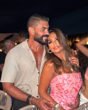 Khaled Selim Instagram - Happy birthday to the one .. happy birthday my everything .. love you .. my best thing ever happened to me

كل سنة و انتي طيبة يا روح قلبي .. و بصحة و سعادة و رزق.. يا وش الخير .. يا أم بناتي 😍😍😍🥰🥰🥰