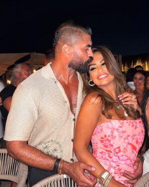Khaled Selim Instagram - Happy birthday to the one .. happy birthday my everything .. love you .. my best thing ever happened to me

كل سنة و انتي طيبة يا روح قلبي .. و بصحة و سعادة و رزق.. يا وش الخير .. يا أم بناتي 😍😍😍🥰🥰🥰