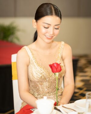 Khin Wint Wah Instagram - 💛