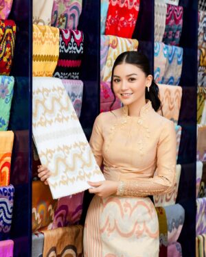 Khin Wint Wah Instagram - 💛