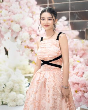Khin Wint Wah Instagram - 💛