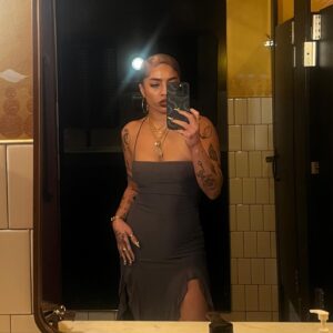 Kiana Ledé Instagram - One of my favorite things is when someone says they love your outfit and ask where it’s from and you have no idea so you gotta use teamwork to check the tag. That happened in the bathroom last night. Look at this dress bringin people together💁🏽‍♀️