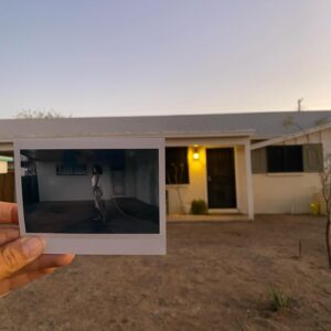 Kiana Ledé Instagram - I haven’t given KIKI the album her moment! Not only was it my birthday on the 3rd but also the 4th anniversary to my first born🥹 
Gettin to shoot this at my childhood home in south phoenix and eatin a bag of hot Cheetos with chamoy on the roof made me feel like a bad lil kid again lol
I appreciate the random guy that lives there now for lettin me do that.
KIKI ended up comin out in a time we all had to lock ourselves in the house but this album took me places I could never imagine🖤
(Corny but real af lol)
Thank you so much for everythin KIKI🤍