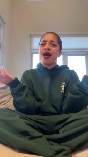 Kiana Ledé Instagram - Since its v-day, I decided to post one of the most heartbreakin songs ever written. I know I always joke around with my broadway voice but one of my dreams has always been to play Éponine in Les Mis😭
This is for all my black and brown broadway girlies🖤