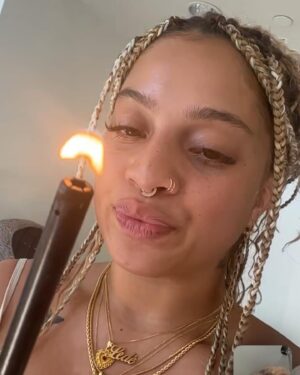 Kiana Ledé Instagram - Almost time to light my bday candles, then play with the lighter just for funsies ♈️