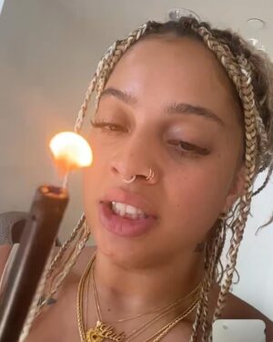 Kiana Ledé Instagram - Almost time to light my bday candles, then play with the lighter just for funsies ♈️