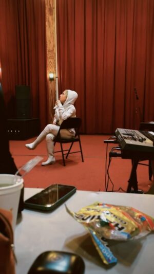 Kiana Ledé Instagram - I get so emotional everytime I hear the end of Heavy. I could probably count on one hand the amount of times I didn’t cry. Thank you  @jeniferlewisforreal for sharin your wisdom with us 🤍