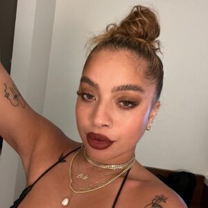 Kiana Ledé Instagram - Good night🖤 don’t forget to charge your vibrator when you’re done!