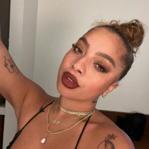Kiana Ledé Instagram - Good night🖤 don’t forget to charge your vibrator when you’re done!