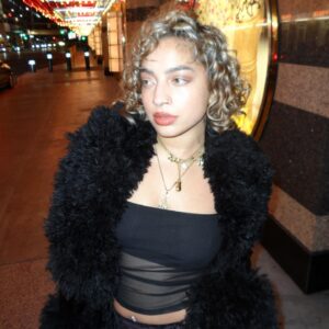 Kiana Ledé Instagram - A lil golden nugget