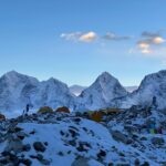 Kilian Jornet Instagram - A great 2 day trip. Two days ago @tinaemelie and I started to run from Namche, at Tengboche she turned to do a longer run and I continued to Everest Base Camp. Yesterday I went up to above Camp 2, at 6600m and then ran back to Namche. For the small story, my duffel bag hadn’t arrived so yesterday’s trip was without food, a good hypoxia fatOx syimuli 😅 For all the trip I used the same shoes, I putted a carbon insole in my Tomir’s boots to have the crampons, and removed it for the run back. One of the things it annoys me the most on expeditions is that often we need to bring a lot of gear, and trying to have more versatile gear, to have less and use more.