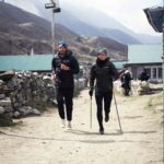 Kilian Jornet Instagram - You may remember the video we posted pulling the sled on a family adventure. That is what we wanted to talk about to you today: the balance between family life & life as an elite athlete. During the week, now that both girls are going to kindergarten, we have about 6 hours to train and work. Emelie’s training, time in the garden with Moonvalley, and Kilian’s training with NNormal and research. If we want to do a second session, it is often in the gym while the kids are sleeping. When the kids are home for holidays or sick (yes, that happens often when viruses spread in kindergarten), we often train inside in the gym, or we alternate between morning/afternoon to train and be with them. On the weekends, we prioritize being together. We often do a short session in the gym early in the morning and then spend the day doing activities with the kids. Probably what has changed the most is that now we spend most of our time at home. Before, we organized our lives around races, with lots of traveling. Now, it’s the opposite; we plan for a calendar with few races or projects so we spend most of the year at home. Since both our parents live far away, we see if we can meet them around a race so we can also run the same race together. In the end, it’s about being organized and finding a balance between all the things we want and need to do, sometimes compromising but prioritizing family time and training. Adding to this, because not all training is about performance, pace, or speed, come our adventures as a family. And these are the best. We take the opportunity to explore Norway’s nature together. The decision to move to Norway was based on what we thought was best for us as parents and as athletes: living more peacefully, slowly, close to nature, where we know we have everything we seek and need for our well-being. We don’t want this text to make it seem like everything is perfect because it’s not. There are unforeseen situations. There are days when it’s easier to stick to the plan than others. In the end, it’s about adapting to each situation and not stressing about it but making the best of it. 📷 1 Laura Moliner | 2, 4 Julien Raison | 3 Matti Bernitz